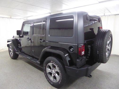Black Clearcoat 2016 Jeep Wrangler Unlimited Sahara