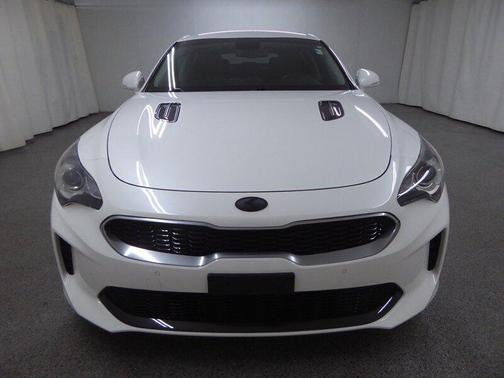 Snow White Pearl 2019 Kia Stinger