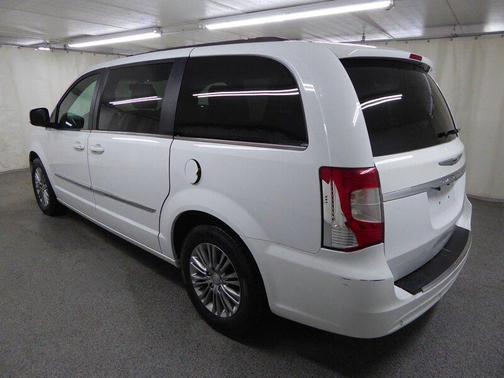 2015 Chrysler Town & Country Touring-L