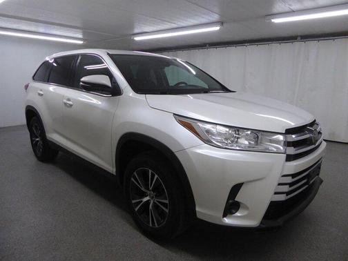 Blizzard Pearl 2019 Toyota Highlander LE I4