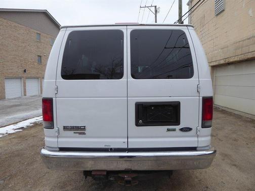 2011 Ford E350 Super Duty XL
