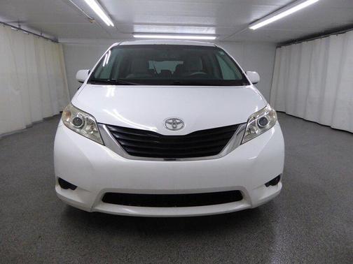 2014 Toyota Sienna LE