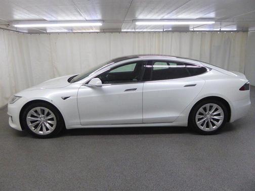 Pearl White Multi-Coat 2018 Tesla Model S 75D