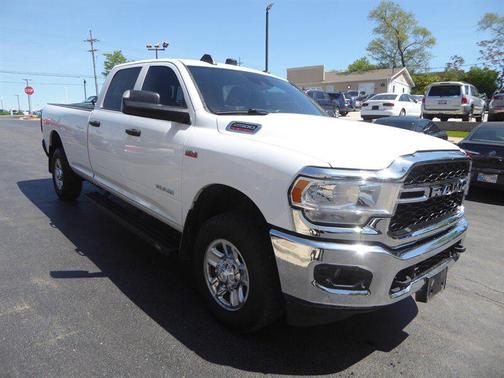 Bright White Clearcoat 2022 RAM 2500 Tradesman Crew Cab 4x4 8' Box