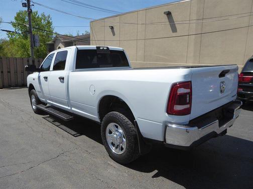 Bright White Clearcoat 2022 RAM 2500 Tradesman Crew Cab 4x4 8' Box
