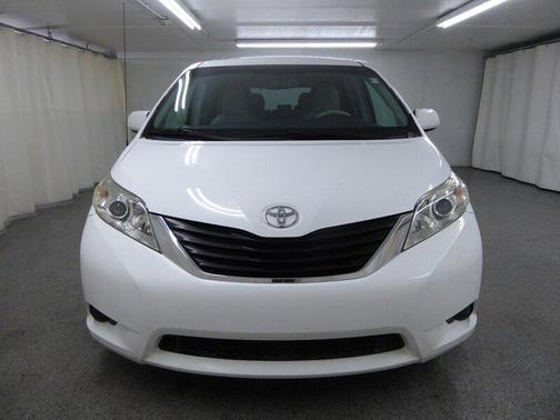 2014 Toyota Sienna LE