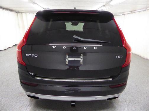 2016 Volvo XC90 T6 Momentum