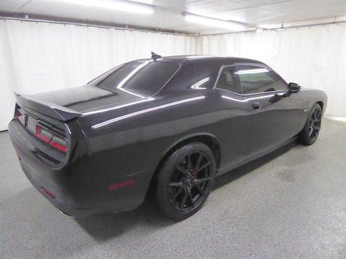 Pitch Black Clearcoat 2018 Dodge Challenger R/T