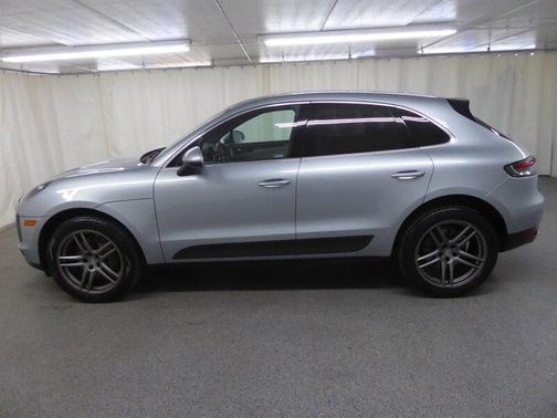 Dolomite Silver Metallic 2021 Porsche Macan Macan
