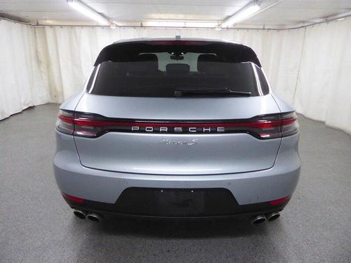 Dolomite Silver Metallic 2021 Porsche Macan Macan