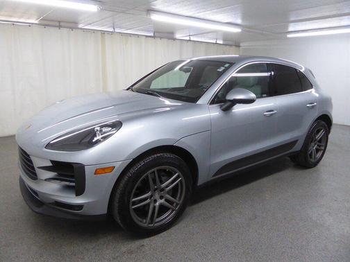 Dolomite Silver Metallic 2021 Porsche Macan Macan