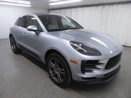 Dolomite Silver Metallic 2021 Porsche Macan Macan