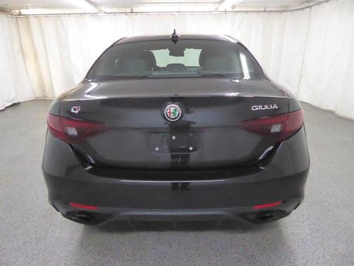 Vulcano Black Metallic 2022 Alfa Romeo Giulia Veloce