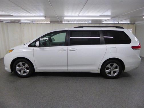2014 Toyota Sienna LE