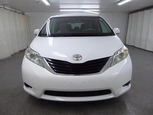 2014 Toyota Sienna LE