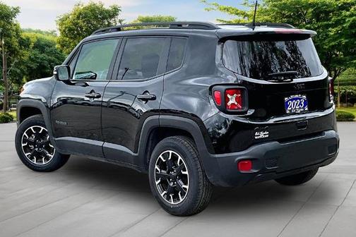 Black Clearcoat 2023 Jeep Renegade LATITUDE