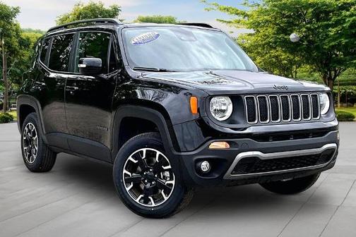 Black Clearcoat 2023 Jeep Renegade LATITUDE