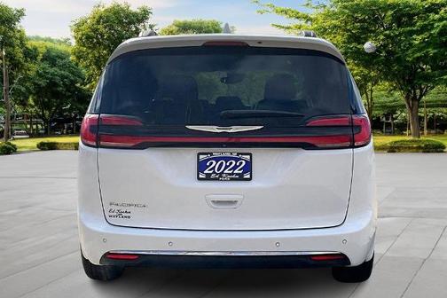 Bright White Clearcoat 2022 Chrysler Pacifica TOURING L