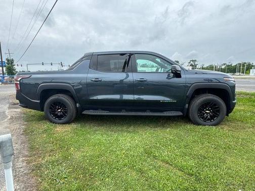2025 Chevrolet Silverado EV LT