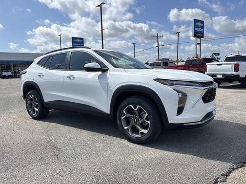 Summit White 2026 Chevrolet Trax LT