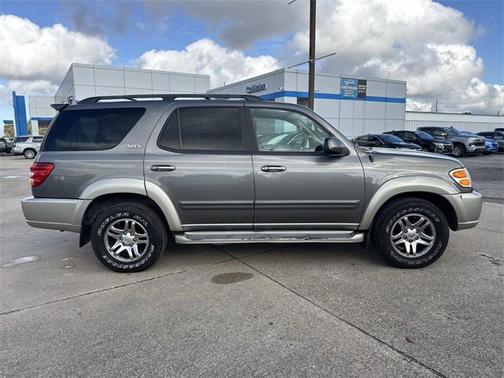 2004 Toyota Sequoia SR5