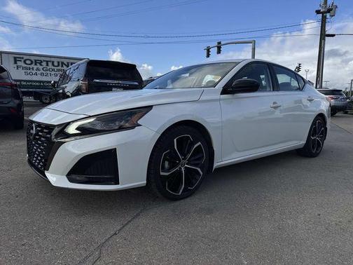 Pearl White Tricoat 2024 Nissan Altima SR FWD