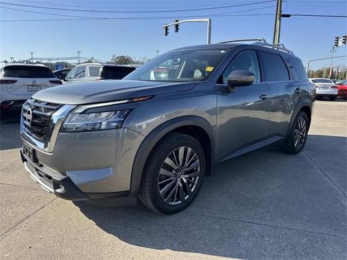 2022 Nissan Pathfinder SL 4WD