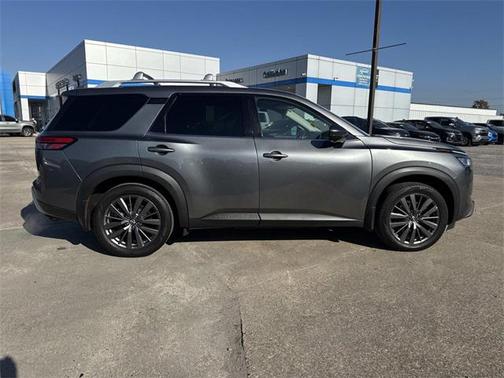 2022 Nissan Pathfinder SL 4WD