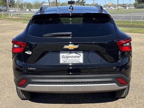 Mosaic Black Metallic 2026 Chevrolet Trax LT