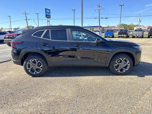 Mosaic Black Metallic 2026 Chevrolet Trax LT