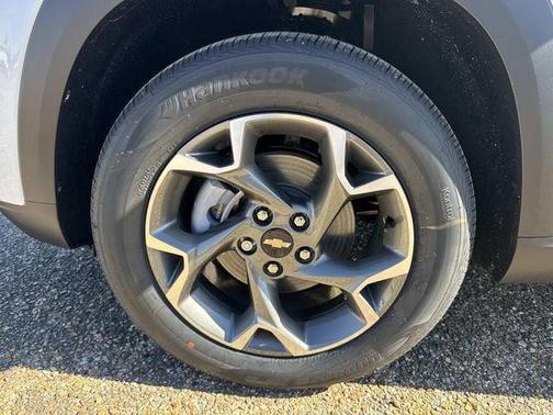 Summit White 2026 Chevrolet Trax LT