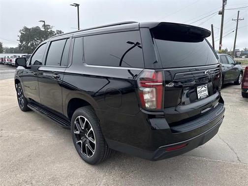 2023 Chevrolet Suburban RST