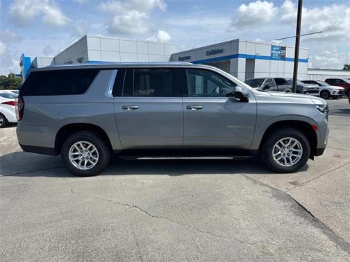 2023 Chevrolet Suburban LT