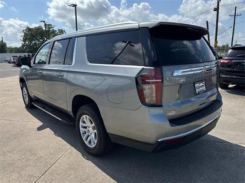 2023 Chevrolet Suburban LT
