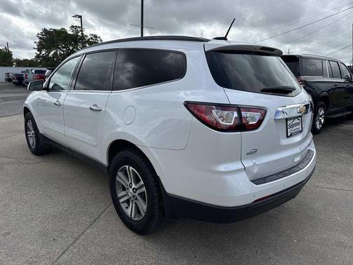 Iridescent Pearl Tricoat 2016 Chevrolet Traverse 2LT