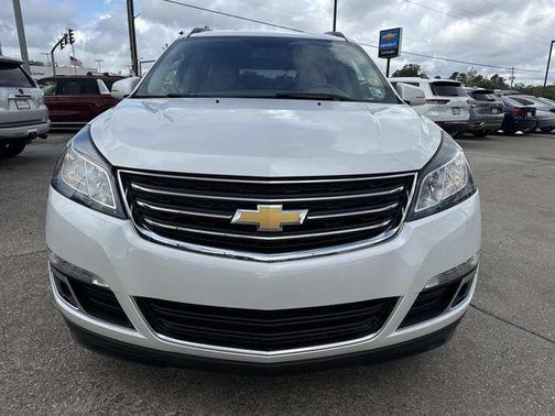 Iridescent Pearl Tricoat 2016 Chevrolet Traverse 2LT