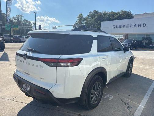 2022 Nissan Pathfinder SV