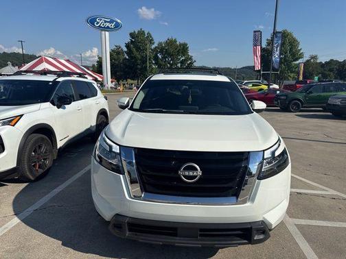 2022 Nissan Pathfinder SV