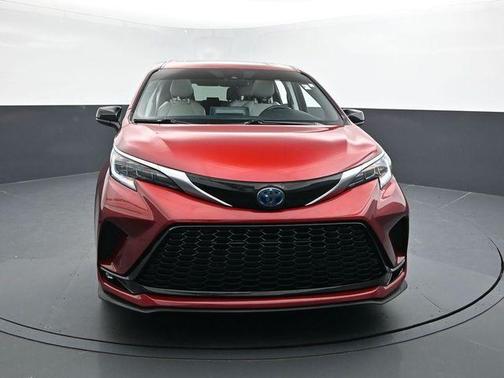 2022 Toyota Sienna XSE 7 Passenger