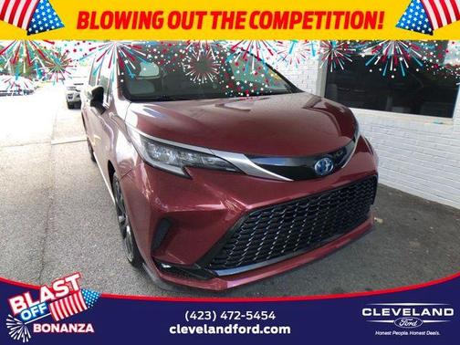 2022 Toyota Sienna XSE 7 Passenger