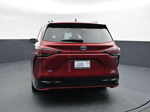 2022 Toyota Sienna XSE 7 Passenger