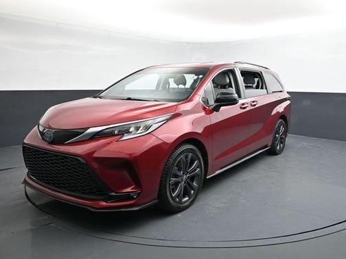 2022 Toyota Sienna XSE 7 Passenger