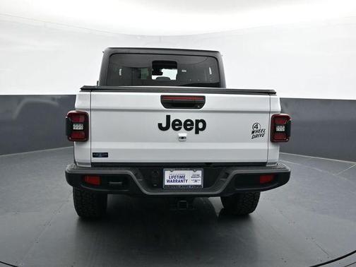 2024 Jeep Gladiator Sport