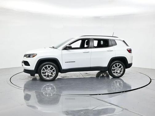 Bright White Clearcoat 2023 Jeep Compass LATITUDE LUX