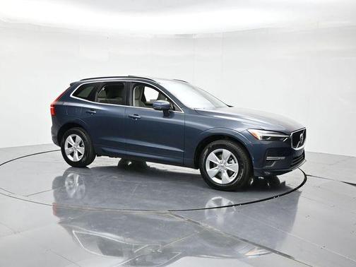 2022 Volvo XC60 B5 Momentum