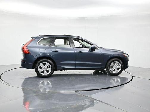 2022 Volvo XC60 B5 Momentum