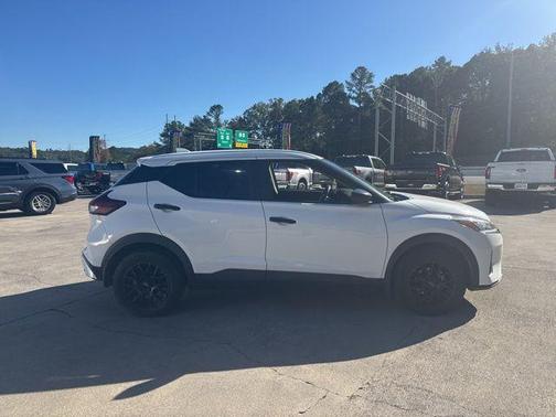 2022 Nissan Kicks S