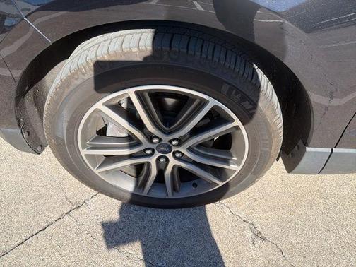 2021 Ford Edge Titanium