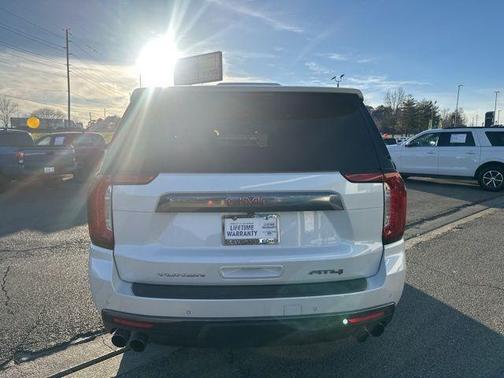 2022 GMC Yukon XL AT4