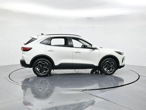 2026 Ford Escape Platinum